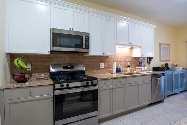 21 Greentree Court, Shirley, NY 11967