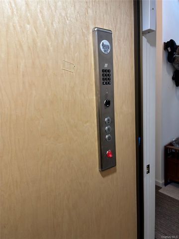 21 Greentree Court, Shirley, NY 11967