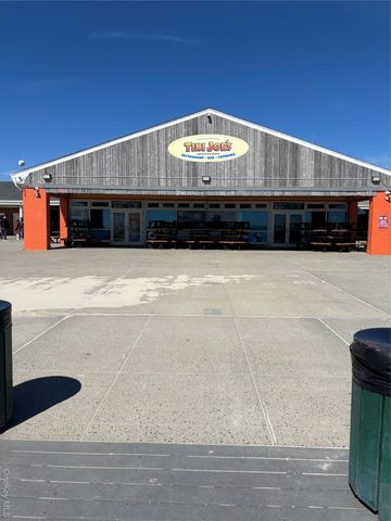 21 Greentree Court, Shirley, NY 11967