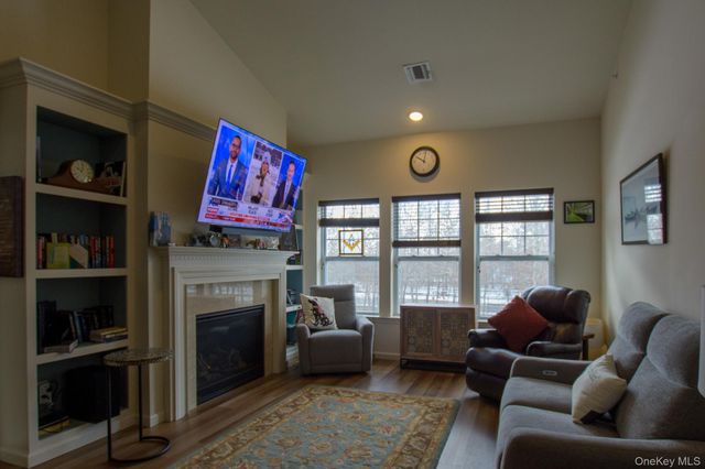 21 Greentree Court, Shirley, NY 11967