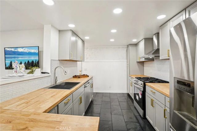 11300 Foothill Blvd 97, Sylmar, CA 91342