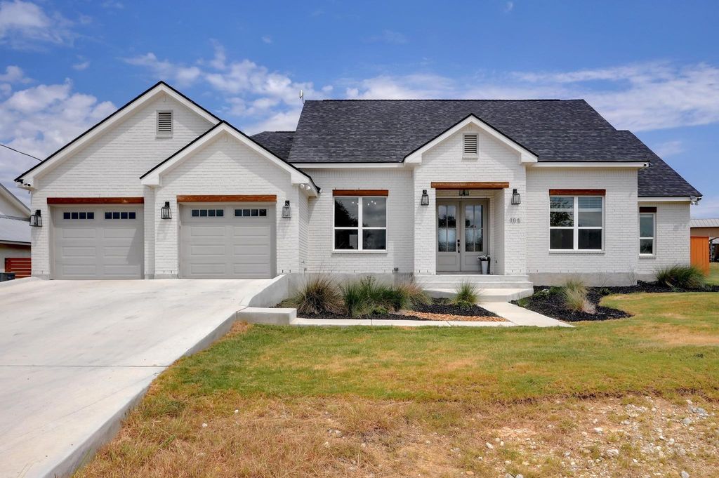 105 Jacob Dearing ST, Blanco, TX 78606
