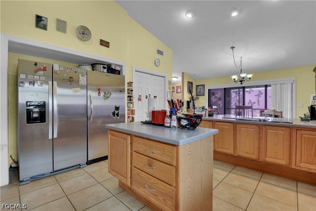 Image 10 of property listing at 2704 SW 2nd PL, Cape Coral, FL 33914