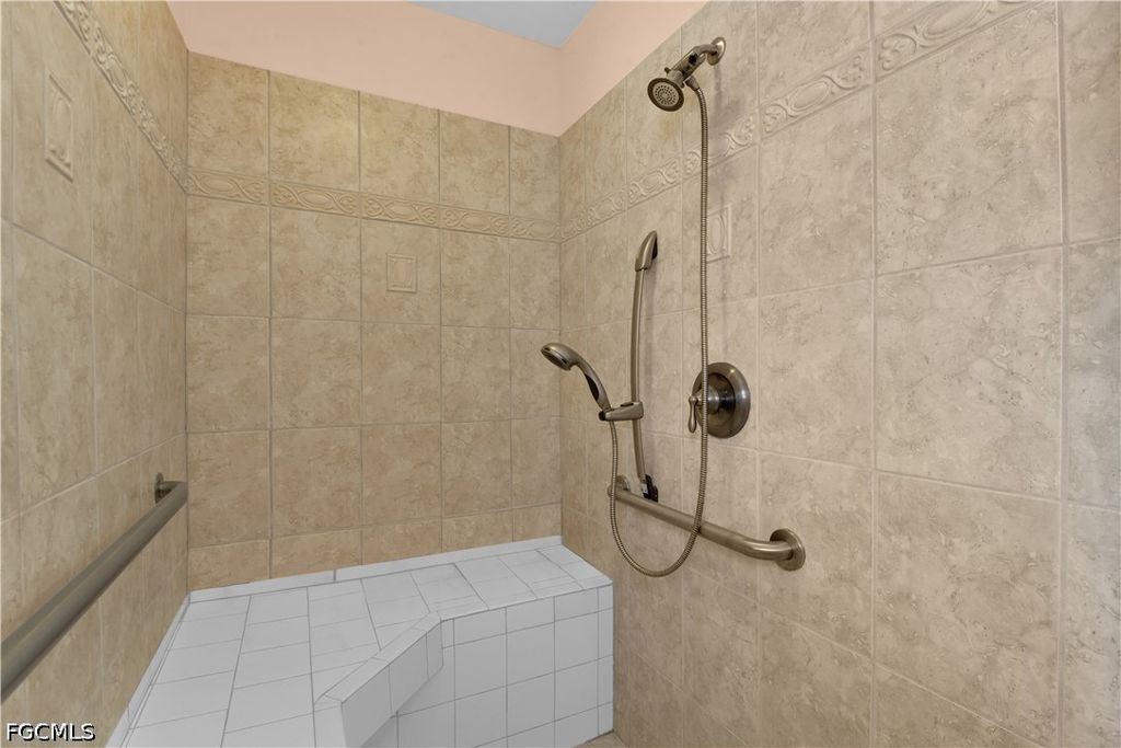 Image 18 of property listing at 2704 SW 2nd PL, Cape Coral, FL 33914