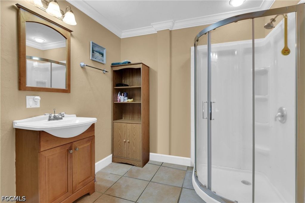 Image 22 of property listing at 2704 SW 2nd PL, Cape Coral, FL 33914