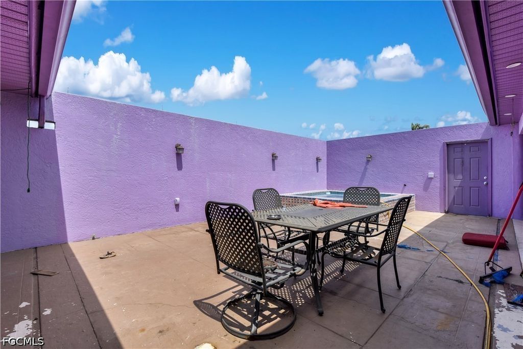 Image 31 of property listing at 2704 SW 2nd PL, Cape Coral, FL 33914
