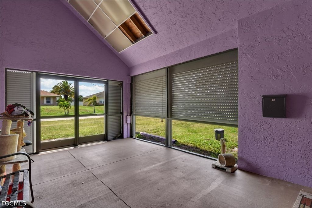Image 32 of property listing at 2704 SW 2nd PL, Cape Coral, FL 33914