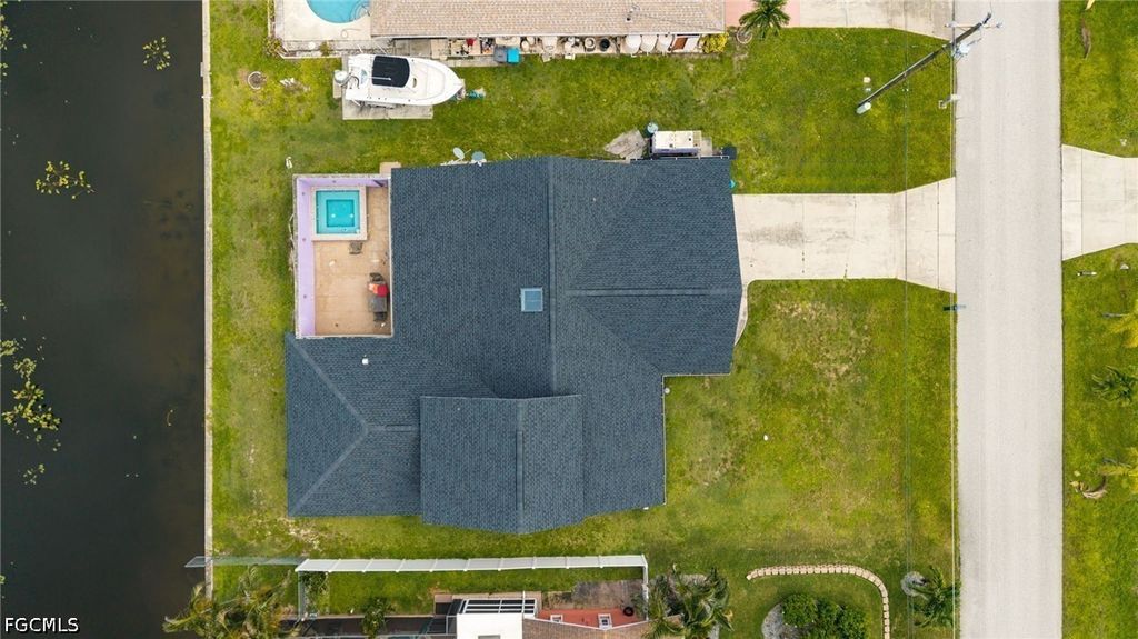 Image 34 of property listing at 2704 SW 2nd PL, Cape Coral, FL 33914
