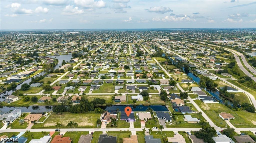 Image 36 of property listing at 2704 SW 2nd PL, Cape Coral, FL 33914