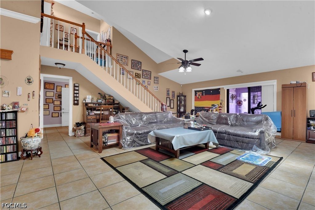 Image 5 of property listing at 2704 SW 2nd PL, Cape Coral, FL 33914