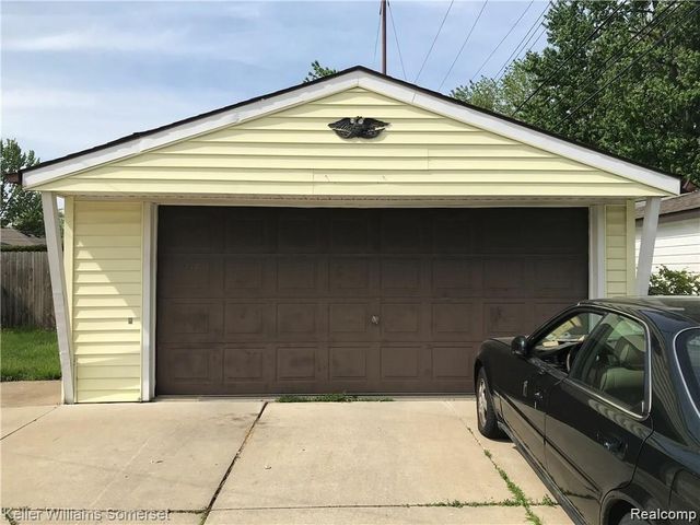 24500 Hayes Avenue, Eastpointe, MI 48021