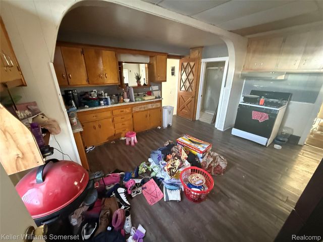 24500 Hayes Avenue, Eastpointe, MI 48021