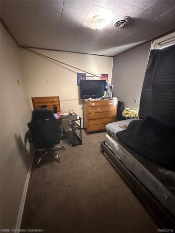 24500 Hayes Avenue, Eastpointe, MI 48021