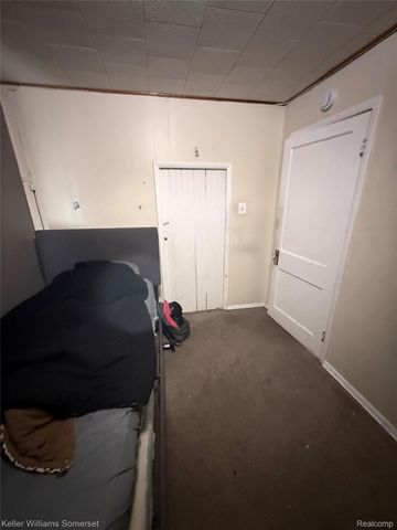 24500 Hayes Avenue, Eastpointe, MI 48021