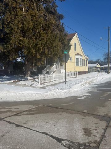 24500 Hayes Avenue, Eastpointe, MI 48021