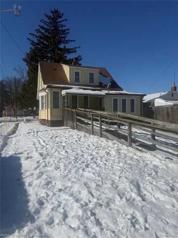 24500 Hayes Avenue, Eastpointe, MI 48021