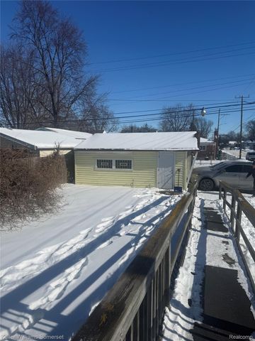 24500 Hayes Avenue, Eastpointe, MI 48021