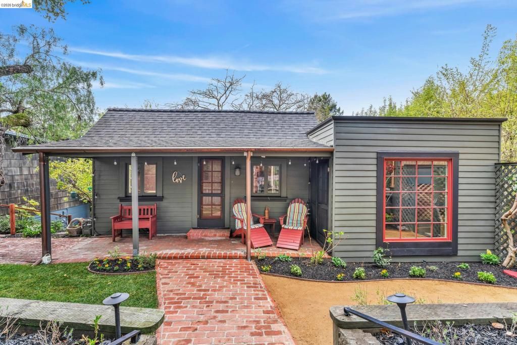 Image 2 of property listing at 1101 1101 Mountain Blvd, Oakland, CA 94611