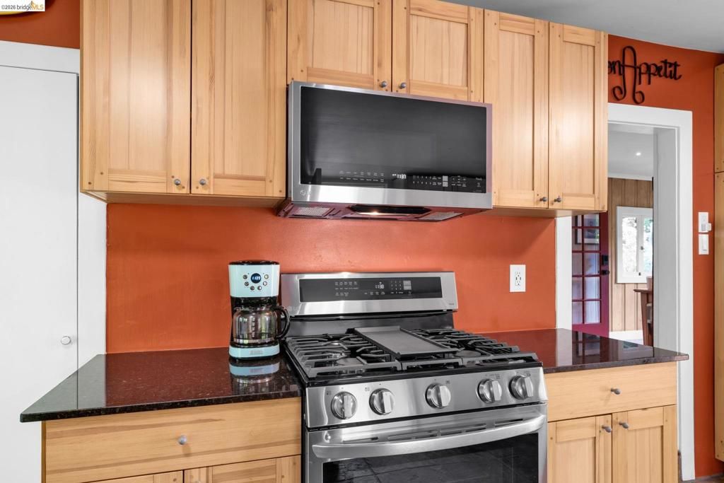 Image 21 of property listing at 1101 1101 Mountain Blvd, Oakland, CA 94611