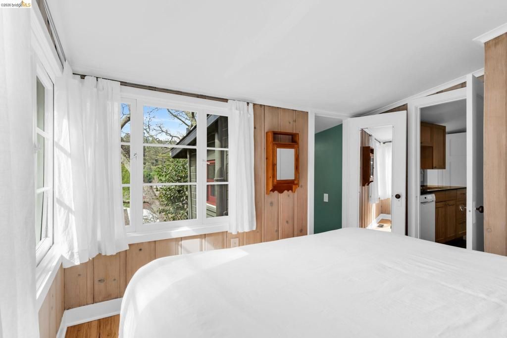 Image 24 of property listing at 1101 1101 Mountain Blvd, Oakland, CA 94611