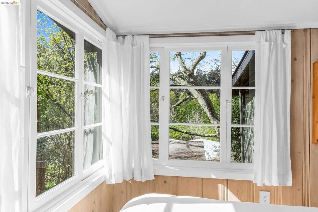 Image 25 of property listing at 1101 1101 Mountain Blvd, Oakland, CA 94611