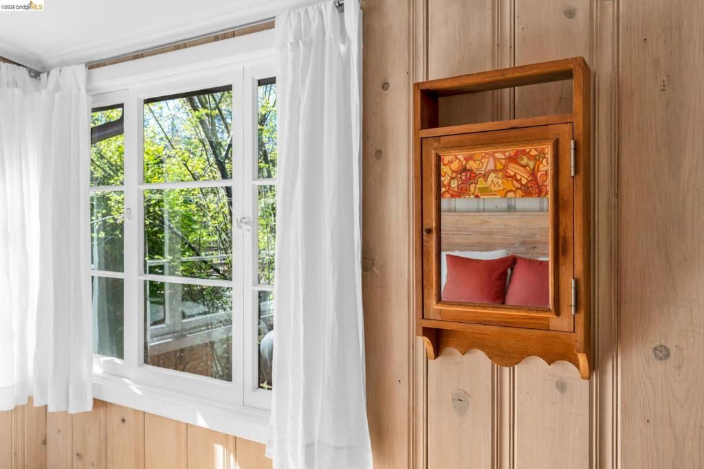 Image 26 of property listing at 1101 1101 Mountain Blvd, Oakland, CA 94611