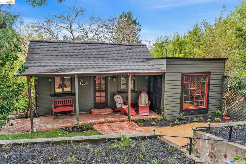 Image 3 of property listing at 1101 1101 Mountain Blvd, Oakland, CA 94611