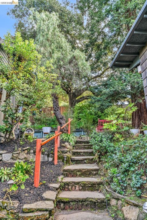 Image 39 of property listing at 1101 1101 Mountain Blvd, Oakland, CA 94611