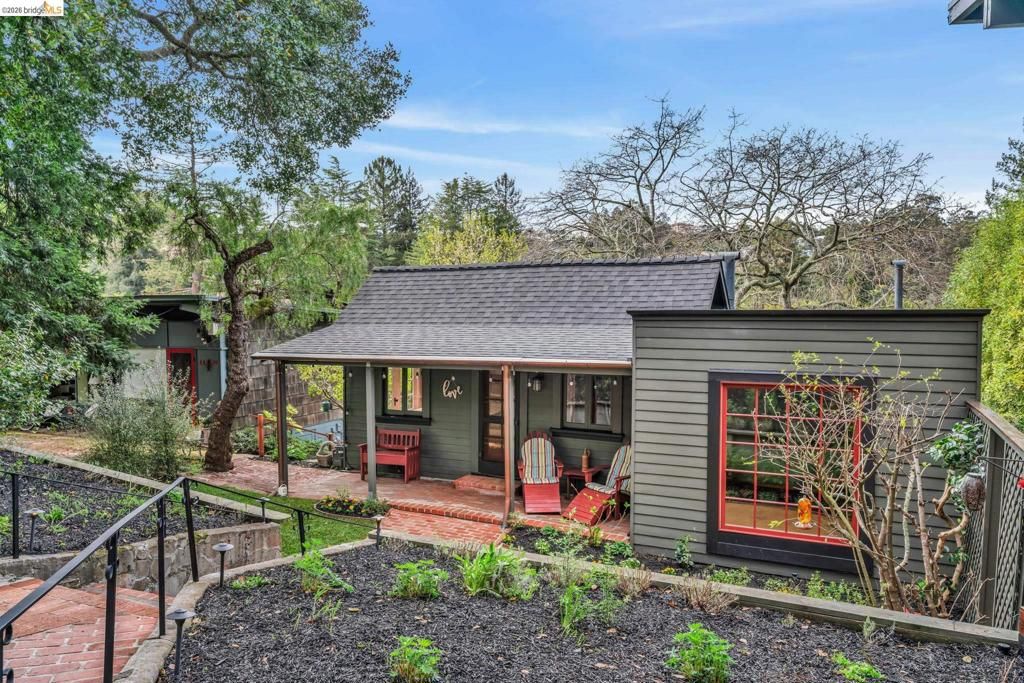 Image 4 of property listing at 1101 1101 Mountain Blvd, Oakland, CA 94611