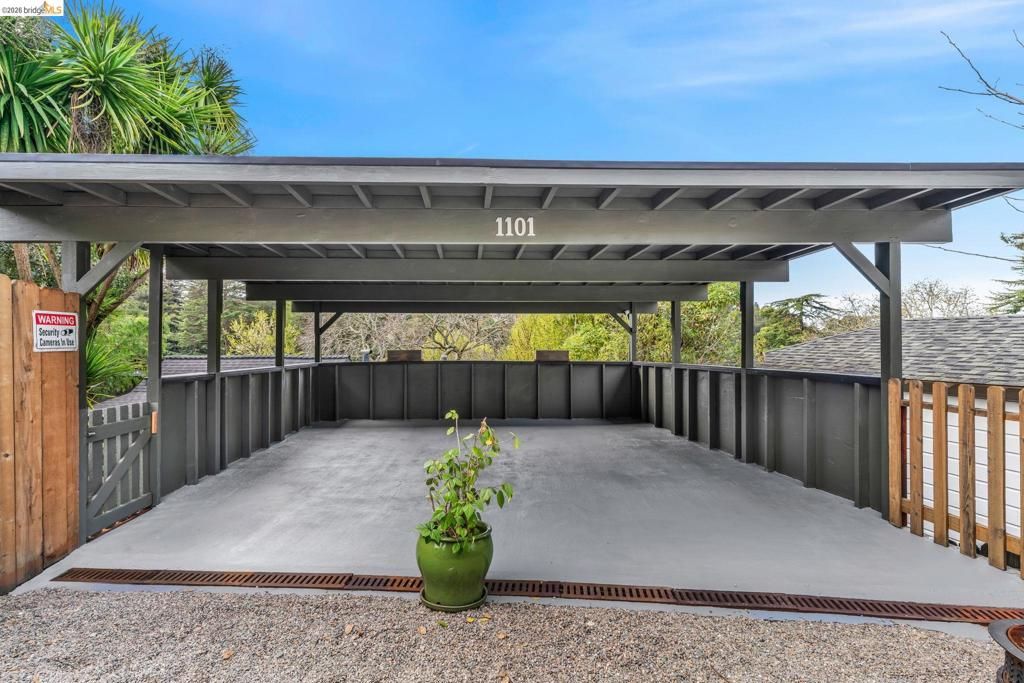 Image 45 of property listing at 1101 1101 Mountain Blvd, Oakland, CA 94611