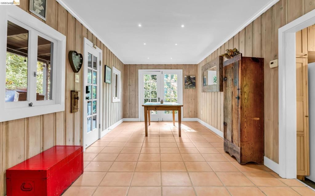 Image 6 of property listing at 1101 1101 Mountain Blvd, Oakland, CA 94611