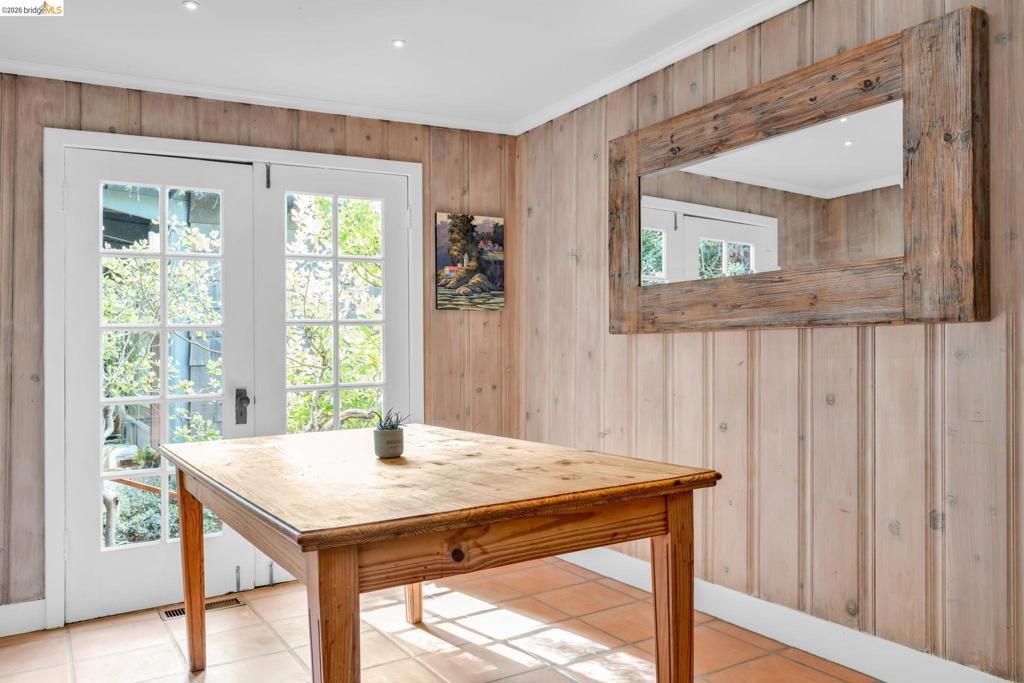 Image 8 of property listing at 1101 1101 Mountain Blvd, Oakland, CA 94611