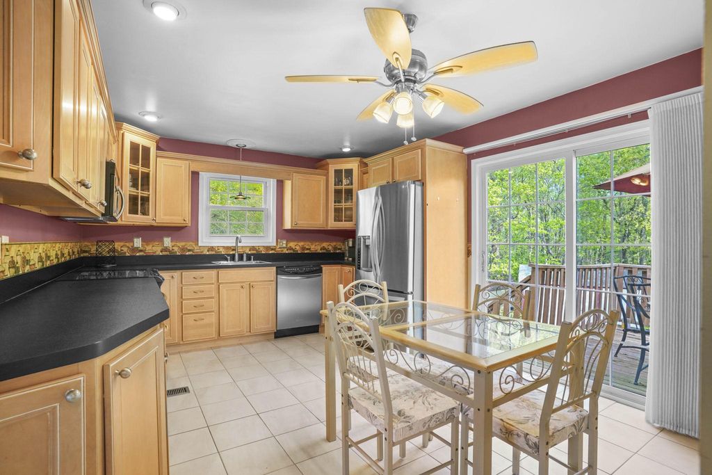 Image 6 of property listing at 10320 ANGORA DR, Cheltenham, MD 20623