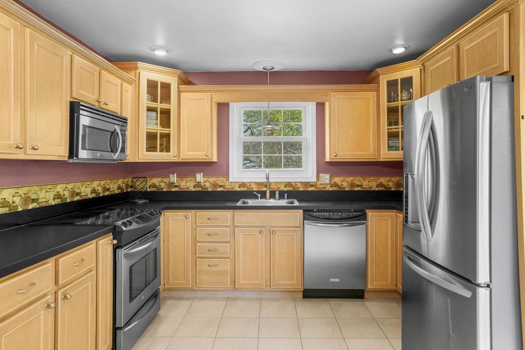 Image 7 of property listing at 10320 ANGORA DR, Cheltenham, MD 20623