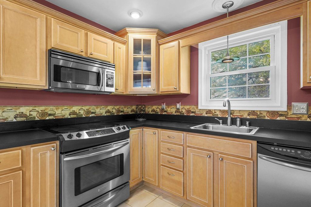 Image 8 of property listing at 10320 ANGORA DR, Cheltenham, MD 20623