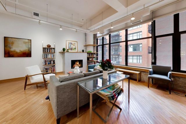 333 W Hubbard Street 209, Chicago, IL 60654