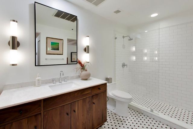 333 W Hubbard Street 209, Chicago, IL 60654