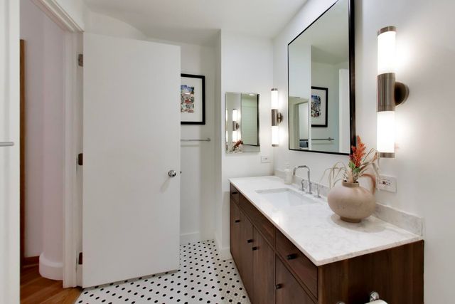 333 W Hubbard Street 209, Chicago, IL 60654