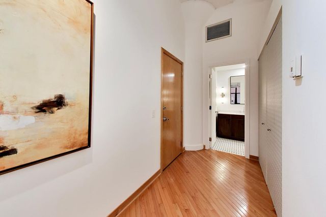 333 W Hubbard Street 209, Chicago, IL 60654