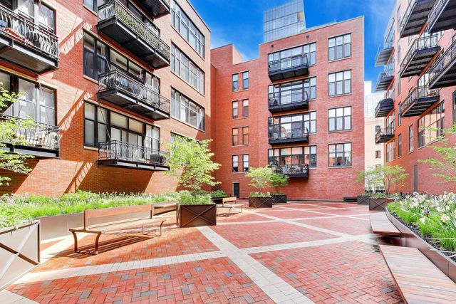333 W Hubbard Street 209, Chicago, IL 60654