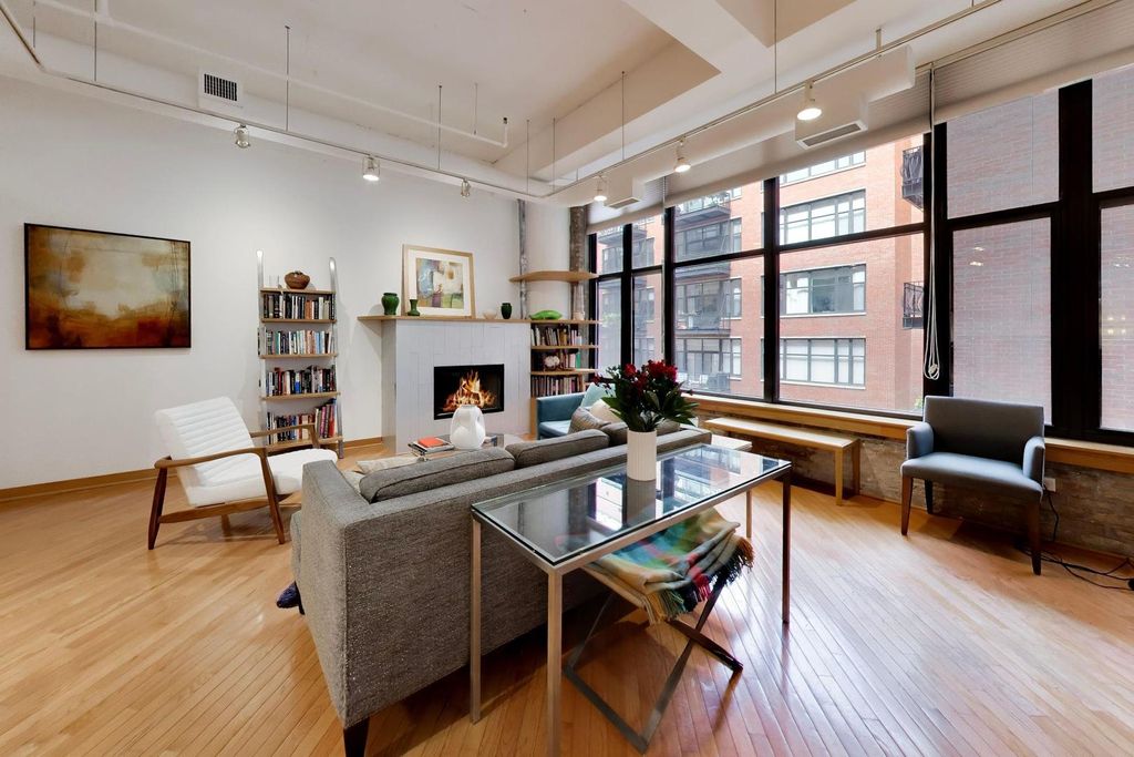 333 W Hubbard Street 209, Chicago, IL 60654 — photo 2