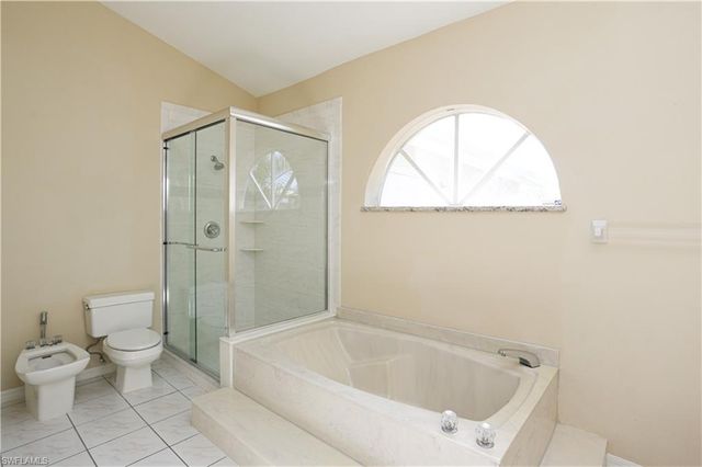 1040 Moon Lake DR, Naples, FL 34104