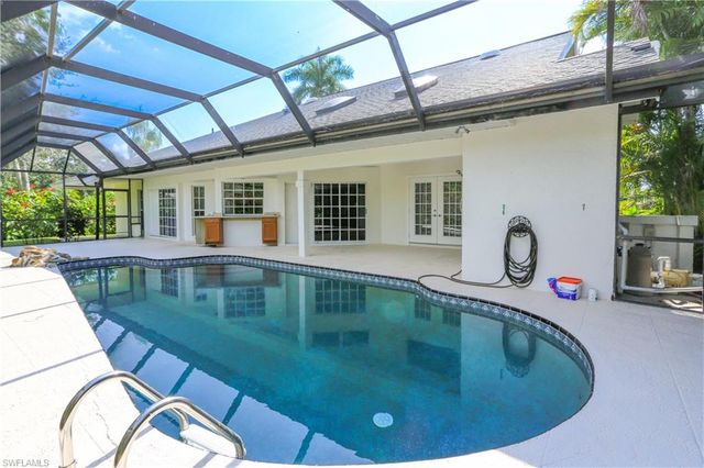 1040 Moon Lake DR, Naples, FL 34104