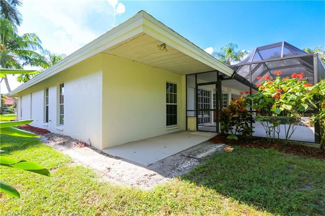 1040 Moon Lake DR, Naples, FL 34104