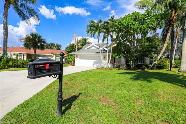 1040 Moon Lake DR, Naples, FL 34104