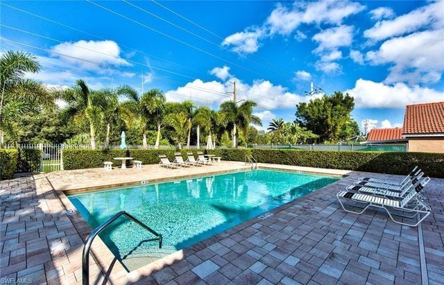 1040 Moon Lake DR, Naples, FL 34104