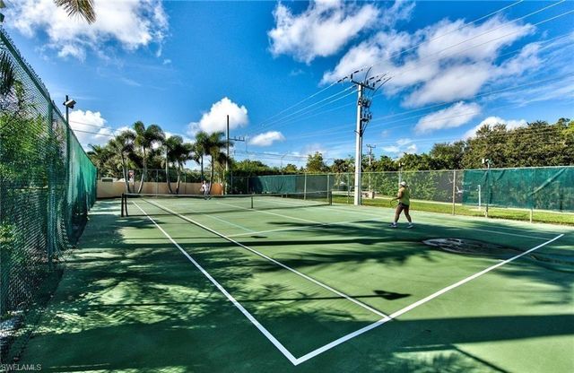 1040 Moon Lake DR, Naples, FL 34104