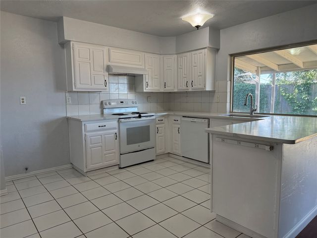 7002 Forestview Drive, Arlington, TX 76016