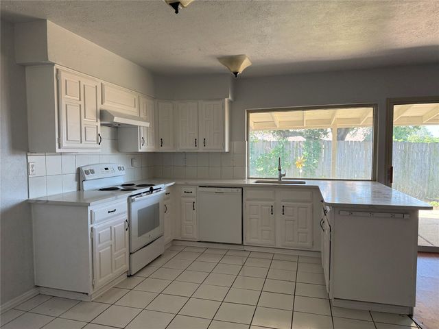 7002 Forestview Drive, Arlington, TX 76016