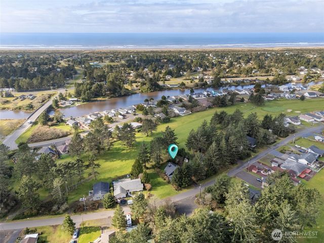 147 Octopus Avenue NE, Ocean Shores, WA 98569